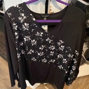 Lane Bryant v-neck tunic in black and white. Size 18/20